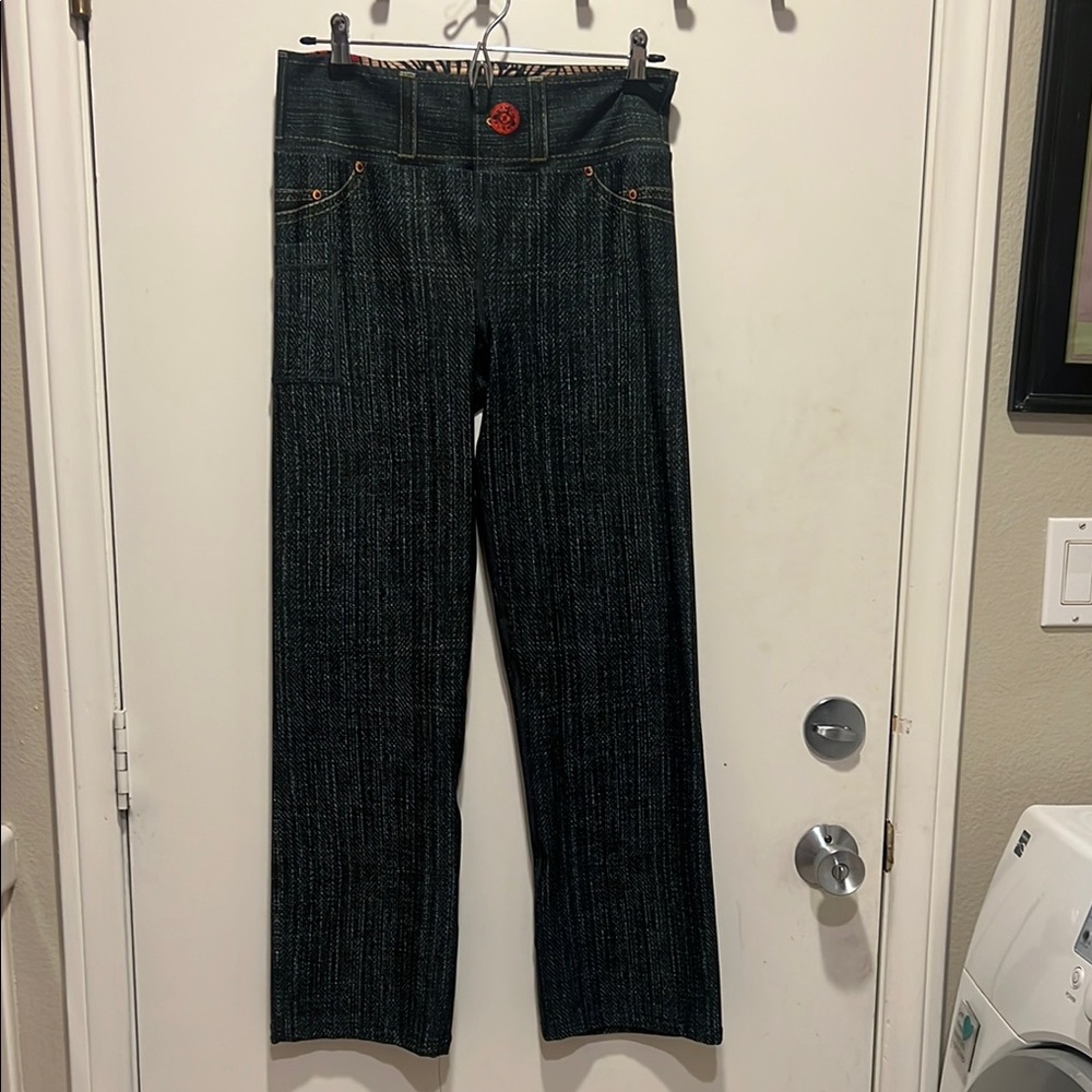 Ink N Burn women running leggings with a pocket. Size 12 small side pocket